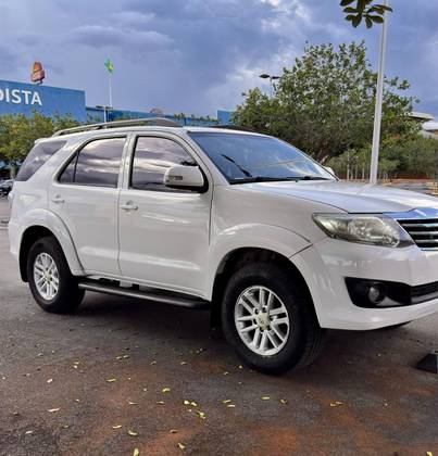 TOYOTA HILUX SW4 2.7 SR 4X2 16V FLEX 4P MANUAL TOYOTA HILUX SW4 2.7 SR 4X2 16V FLEX 4P MANUAL